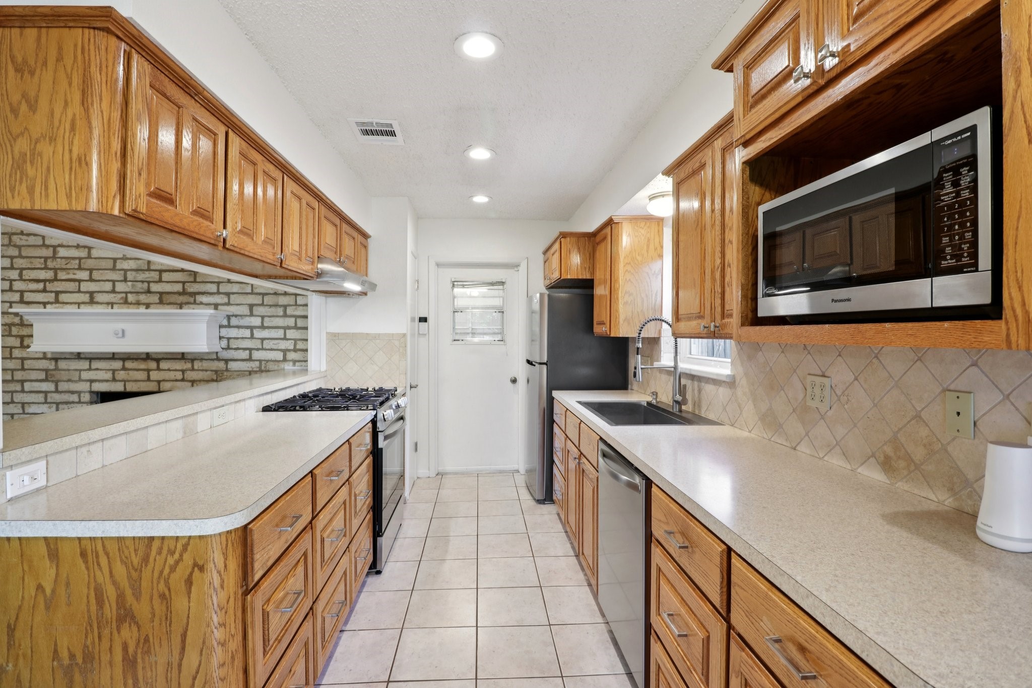 11118 Cedarview Lane Houston, TX 77041 - Photo 7 of 15 a kitchen with a sink stove and cabinets