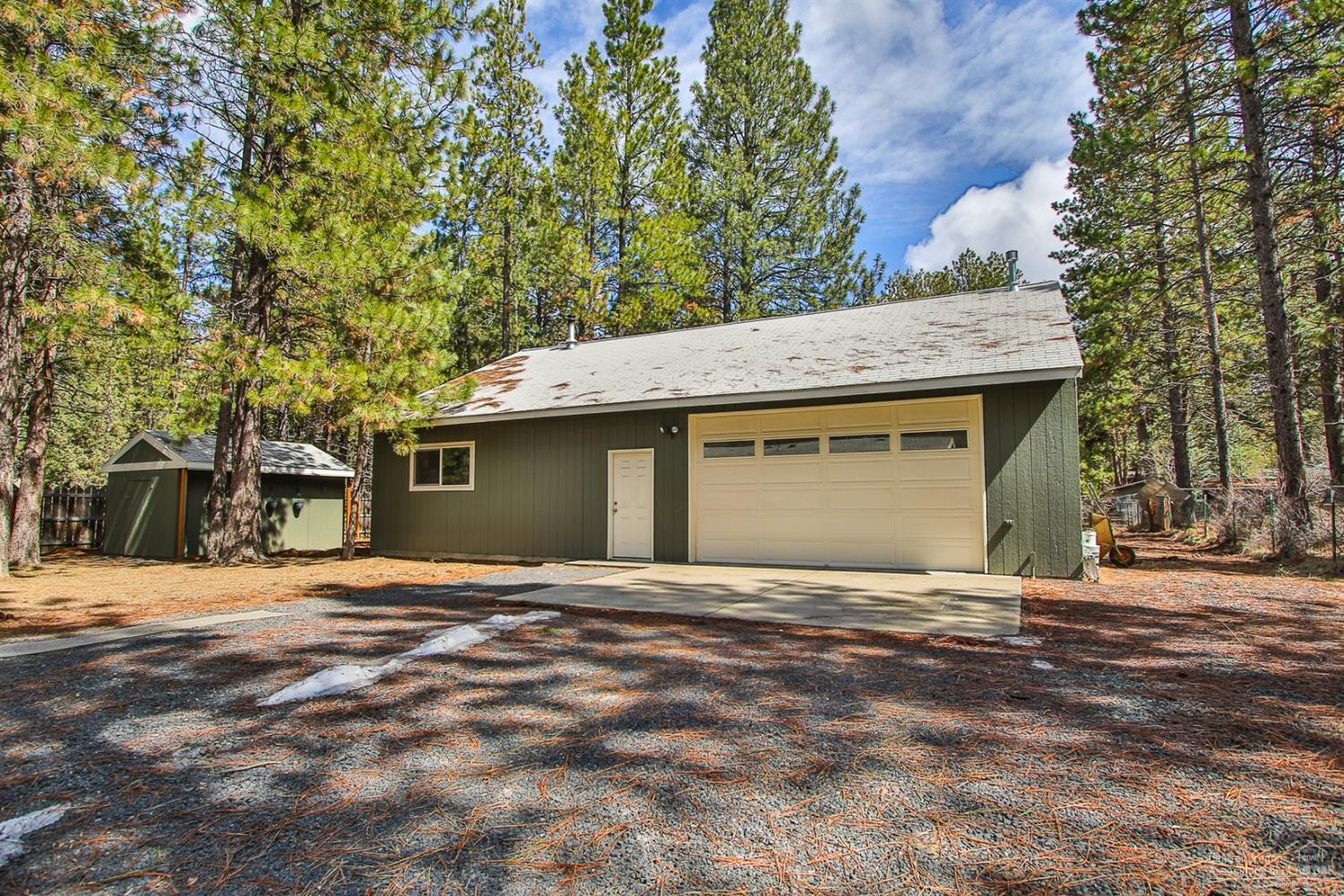 60198 Turquoise Road Bend, OR 97702 - Photo 3 of 25 Gallery Image 3