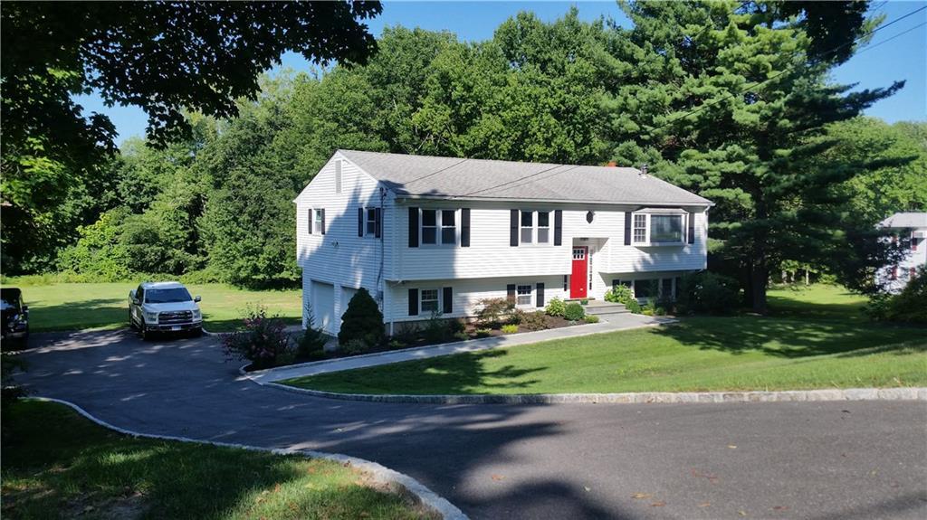 6 Beech Tree Road Brookfield, CT 06804 - Photo 1 of 1 a view of a yard in front of house