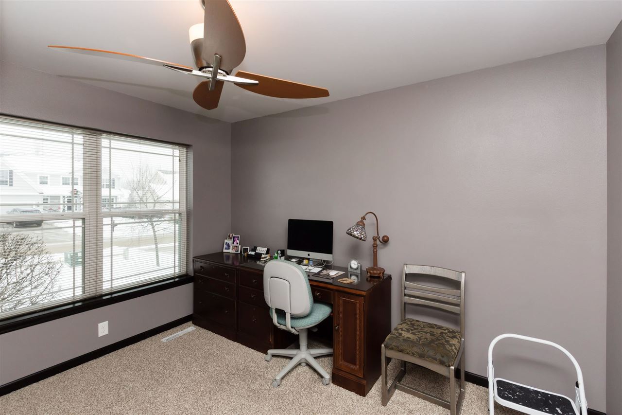 2445 Newcastle Road Marion, IA 52302 - Photo 20 of 36 Gallery Image 20