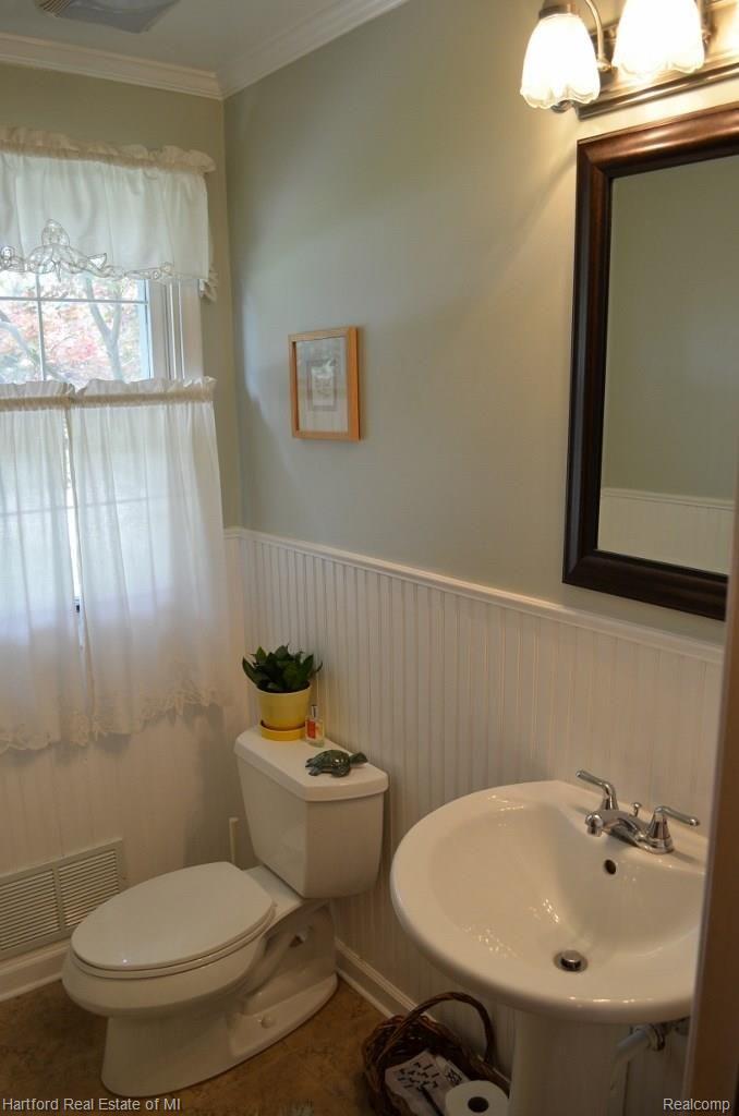 35872 Johnstown Road Farmington, MI 48335 - Photo 23 of 55 DSC_0135 (678x1024).jpg