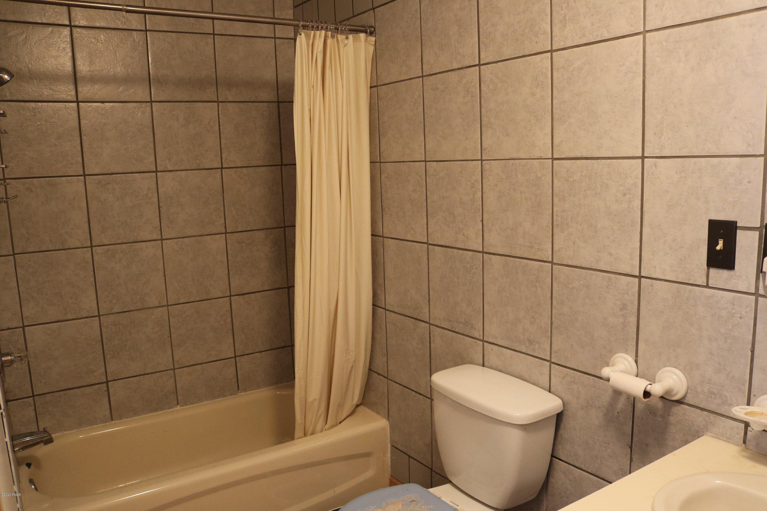 121 Riverside Drive Greentown, PA 18426 - Photo 20 of 33 19