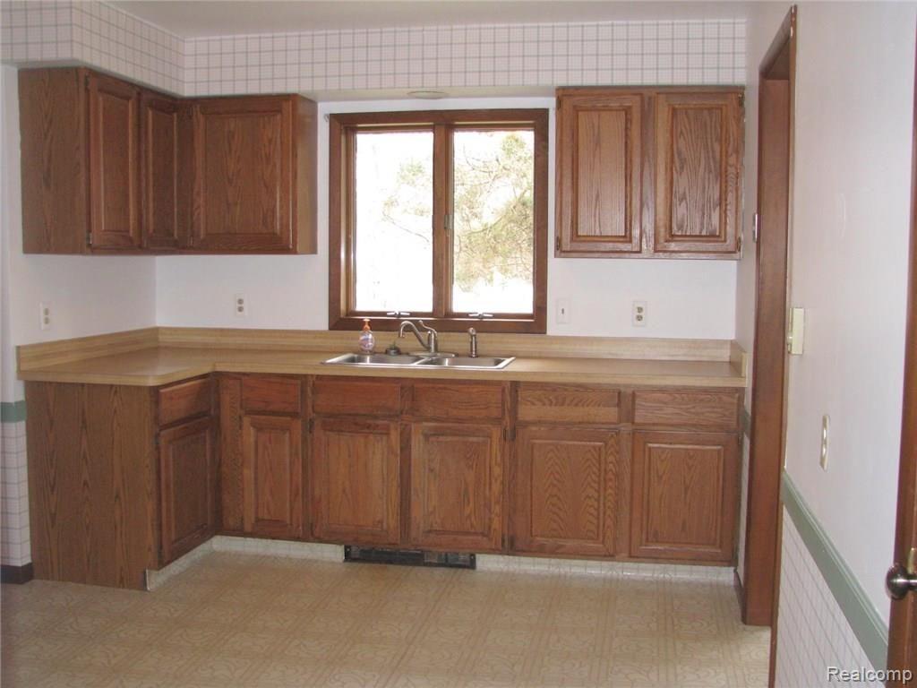 59100 Eight Mile Road South Lyon, MI 48178 - Photo 12 of 23 KITCHEN