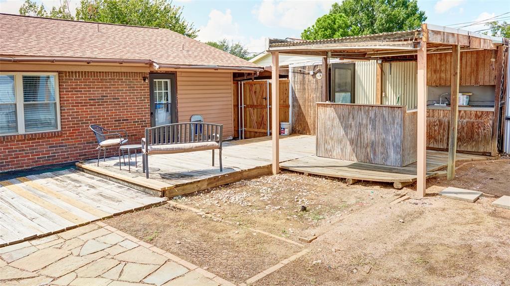 2612 West Rochelle Road Irving, TX 75062 - Photo 19 of 29 Private backyard