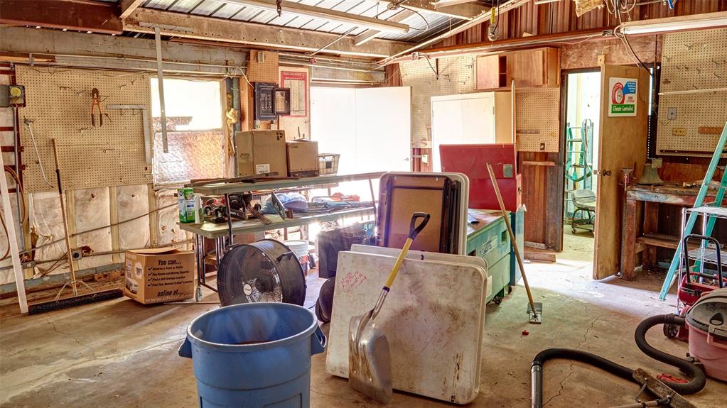 2612 West Rochelle Road Irving, TX 75062 - Photo 24 of 29 Large workshop, two car garage