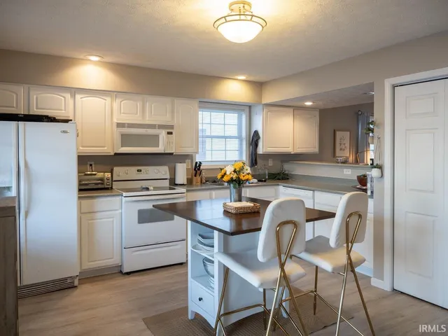 $1,750 | 1323 Cobble Creek Circle, Bloomington, IN 47401