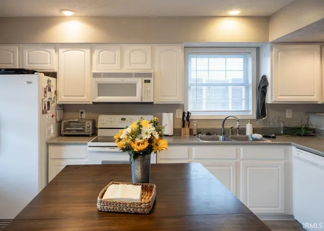 $1,750 | 1323 Cobble Creek Circle, Bloomington, IN 47401