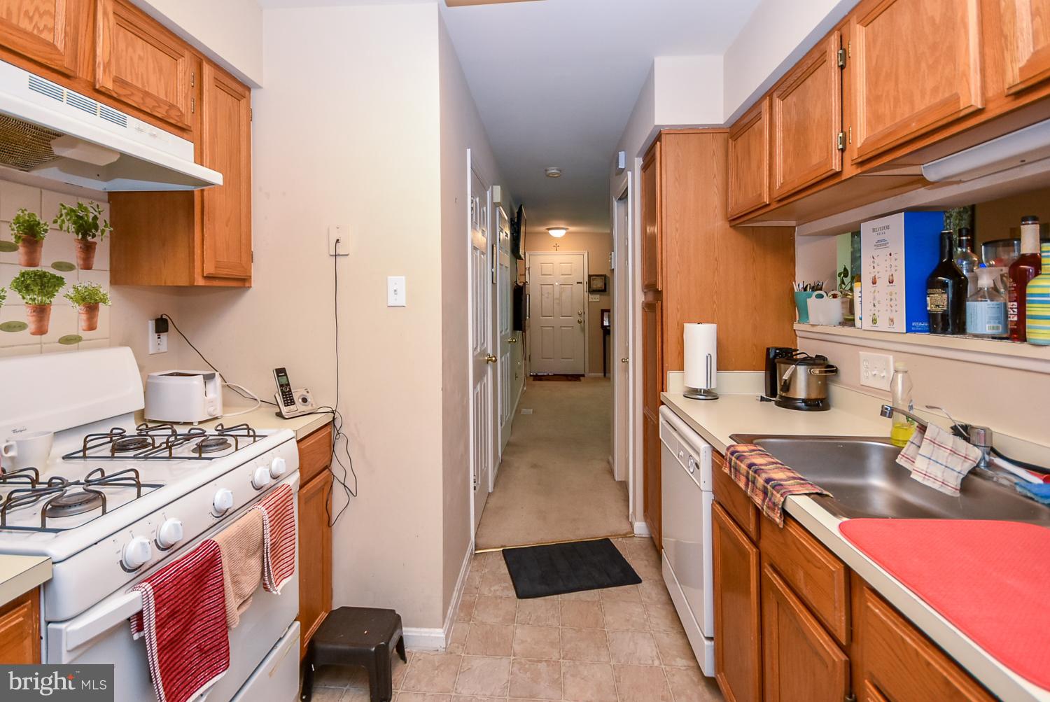 7008 Dew Drop Way Clinton, MD 20735 - Photo 9 of 29 Kitchen
