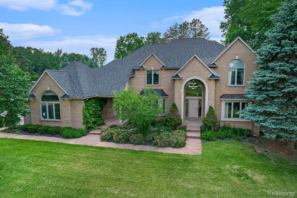 9371 Lee Jones Road Fenton, MI 48430 - Photo 1 of 64
