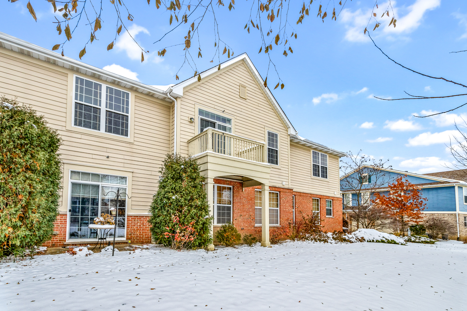 1391 Scarboro Road, Unit 201 Schaumburg, IL 60193 - Photo 20 of 20 a view of a house with a yard