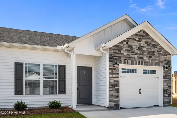 $1,925 | 4229 Laurel Rdg Drive, Unit B, Greenville, NC 27834