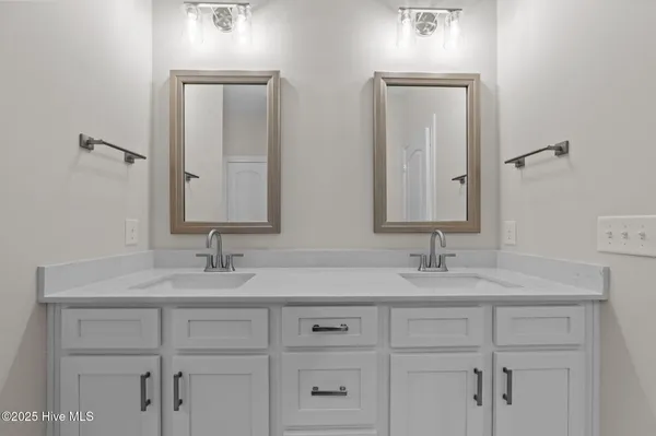 $1,925 | 4229 Laurel Rdg Drive, Unit B, Greenville, NC 27834