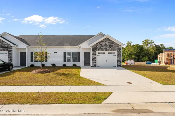 $1,925 | 4229 Laurel Rdg Drive, Unit B, Greenville, NC 27834