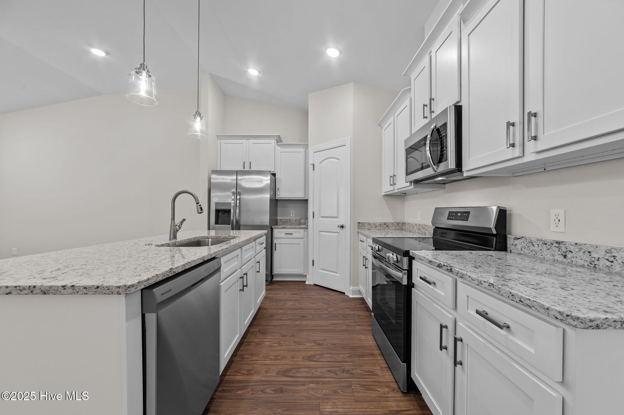 4229 Laurel Rdg Drive, Unit B Greenville, NC 27834 - Photo 5 of 22 12-web-or-mls-LHV_1366