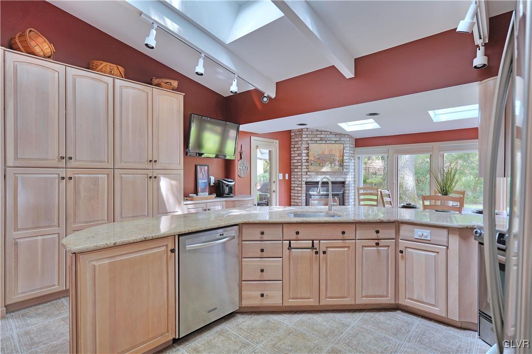 2040 Overhill Road Allentown, PA 18103 - Photo 13 of 49 Gallery Image 13
