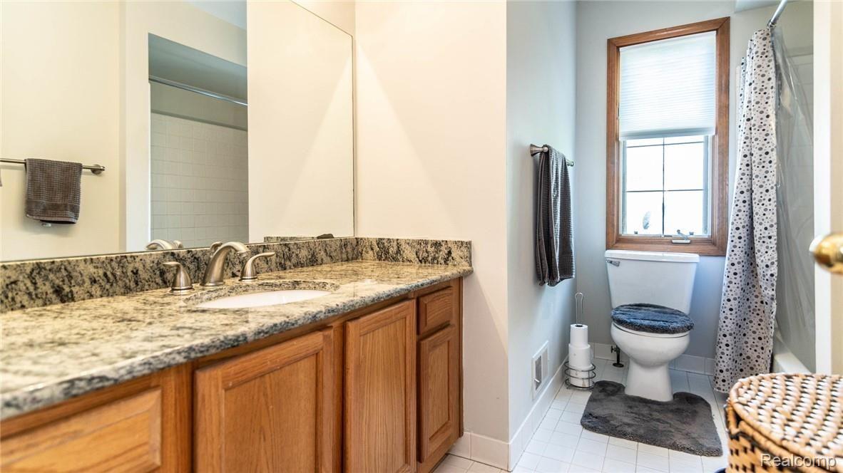 46550 Mornington Road Canton, MI 48188 - Photo 43 of 60 MAIN BATHROOM