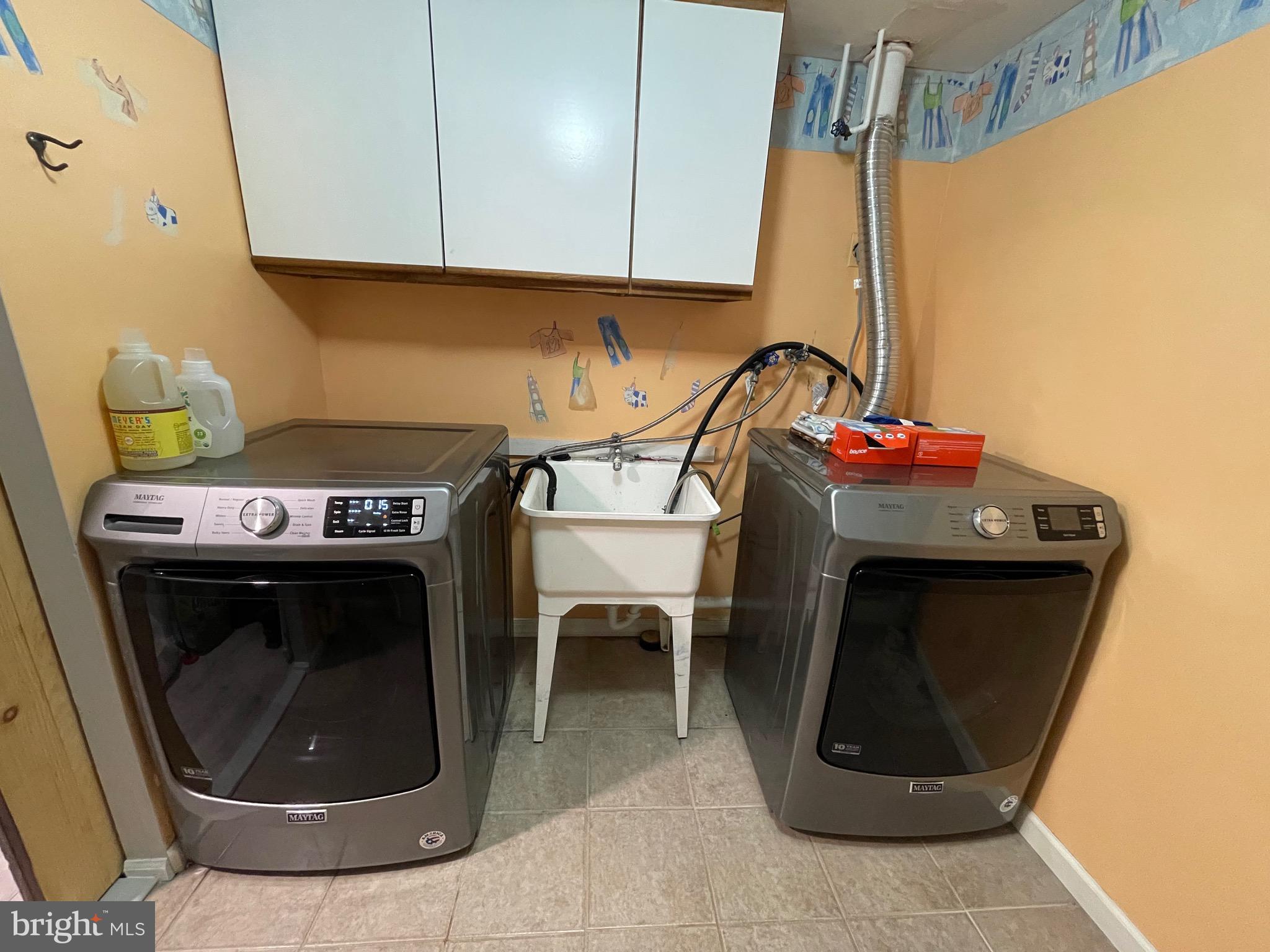 3373 Red Lion Road Philadelphia, PA 19114 - Photo 25 of 29 Laundry side Washer / Dryer staying