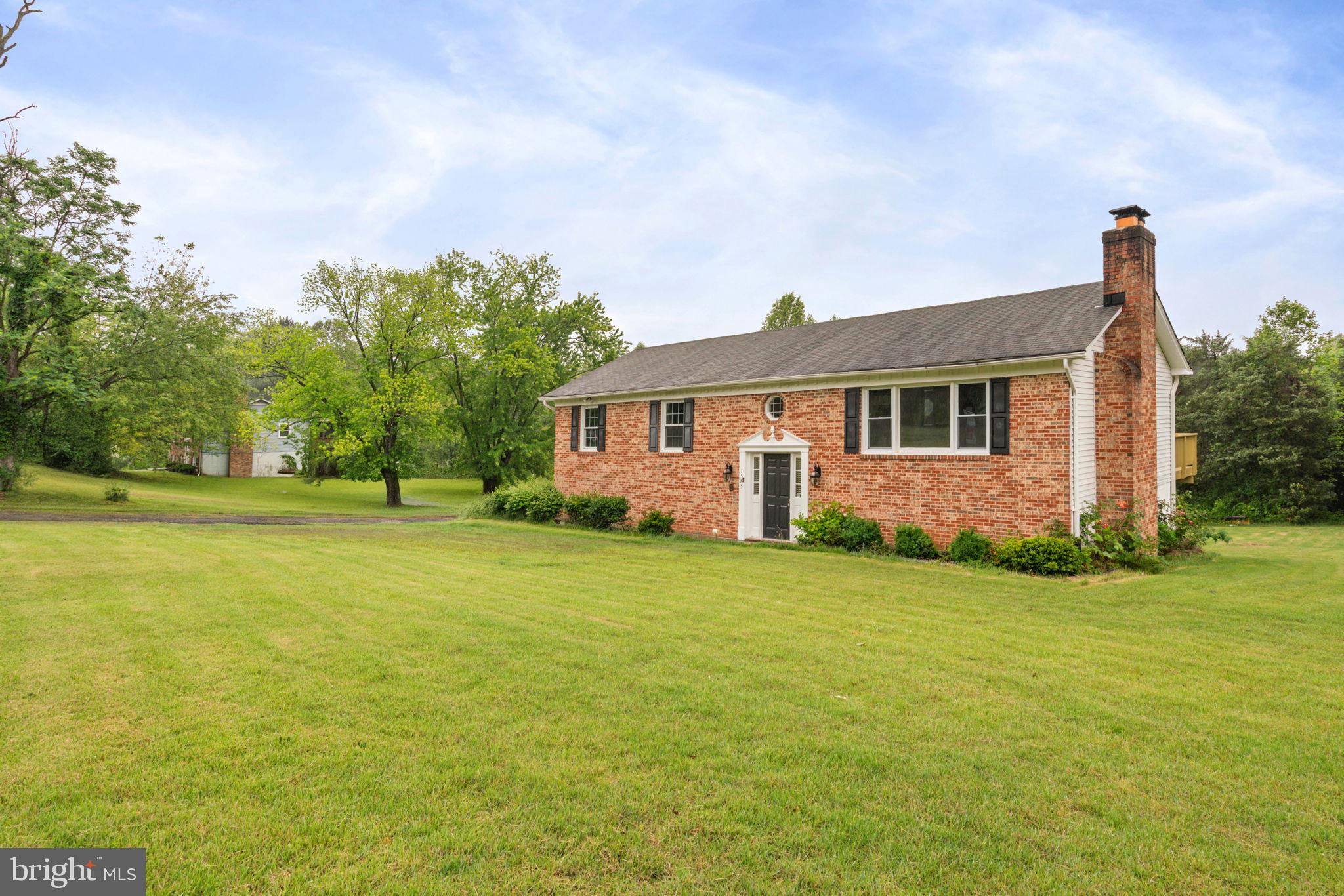 1585 Mountain View Road Stafford, VA 22554 - Photo 2 of 41