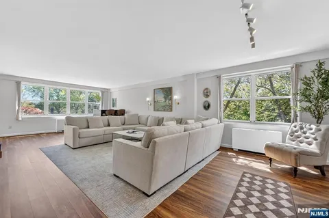 $389,999 | 926 Bloomfield Avenue, Unit 3A, Glen Ridge, NJ 07028