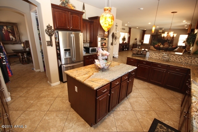 6287 South Rochester Drive Gilbert, AZ 85298 - Photo 11 of 35 Kitchen3