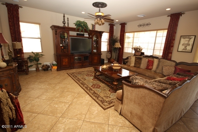 6287 South Rochester Drive Gilbert, AZ 85298 - Photo 5 of 35 Family Room1