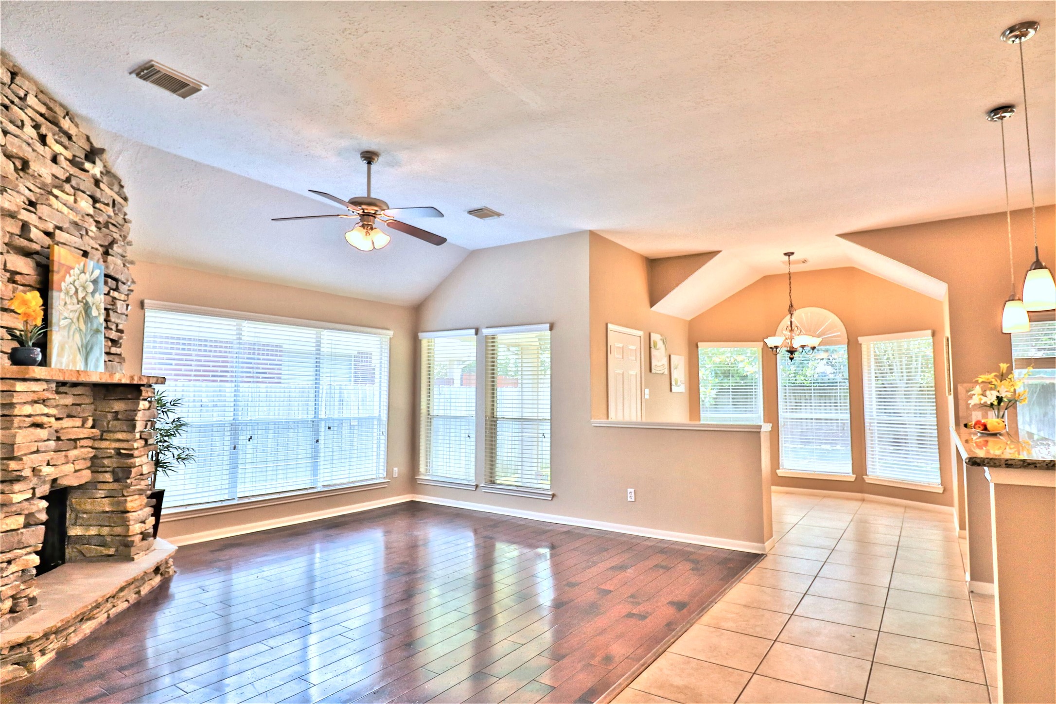 4530 Springfield Lakes Street Sugar Land, TX 77479 - Photo 5 of 32
