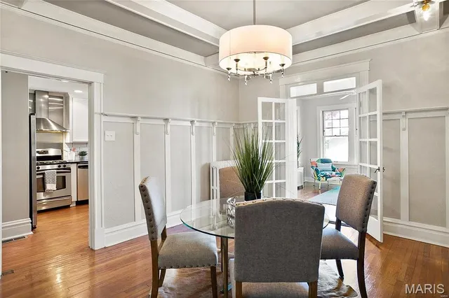 $398,500 | 10 Lawn Place, St. Louis, MO 63110