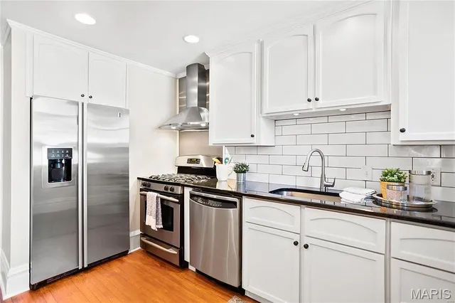 $398,500 | 10 Lawn Place, St. Louis, MO 63110