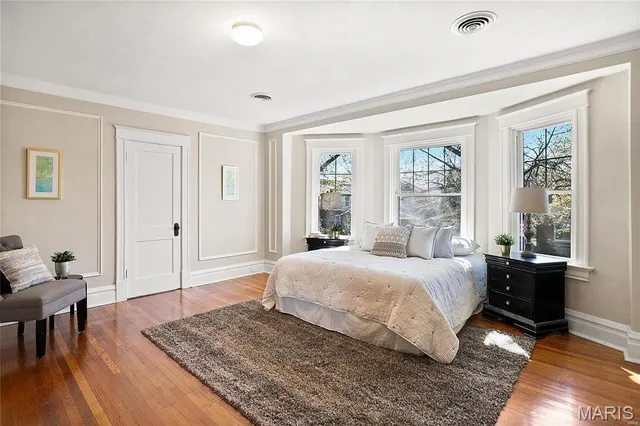 $398,500 | 10 Lawn Place, St. Louis, MO 63110