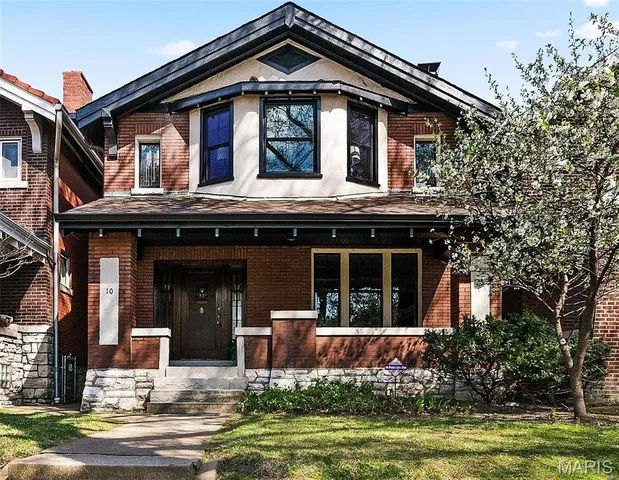 $398,500 | 10 Lawn Place, St. Louis, MO 63110