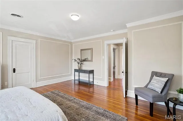 $398,500 | 10 Lawn Place, St. Louis, MO 63110