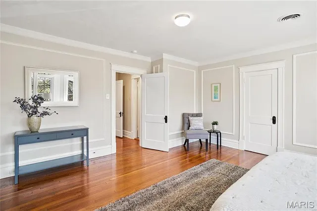 $398,500 | 10 Lawn Place, St. Louis, MO 63110