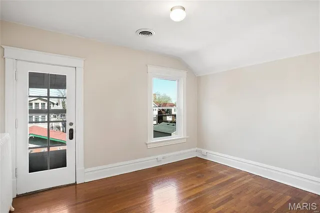 $398,500 | 10 Lawn Place, St. Louis, MO 63110