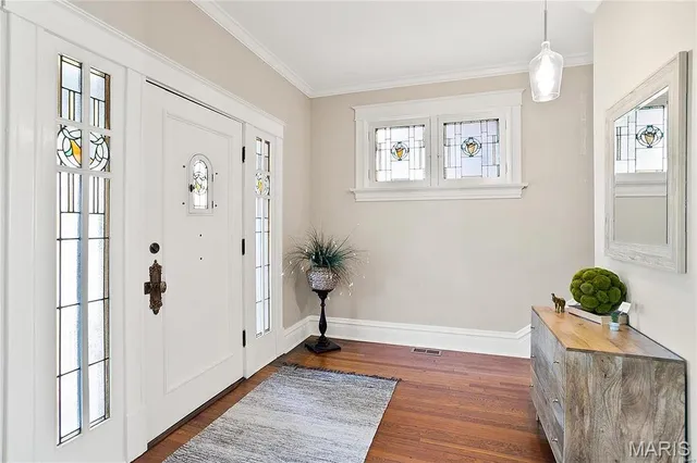 $398,500 | 10 Lawn Place, St. Louis, MO 63110