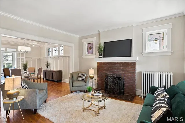 $398,500 | 10 Lawn Place, St. Louis, MO 63110