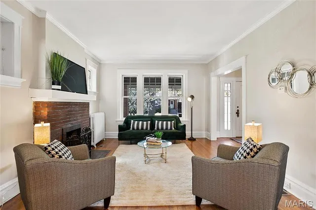 $398,500 | 10 Lawn Place, St. Louis, MO 63110