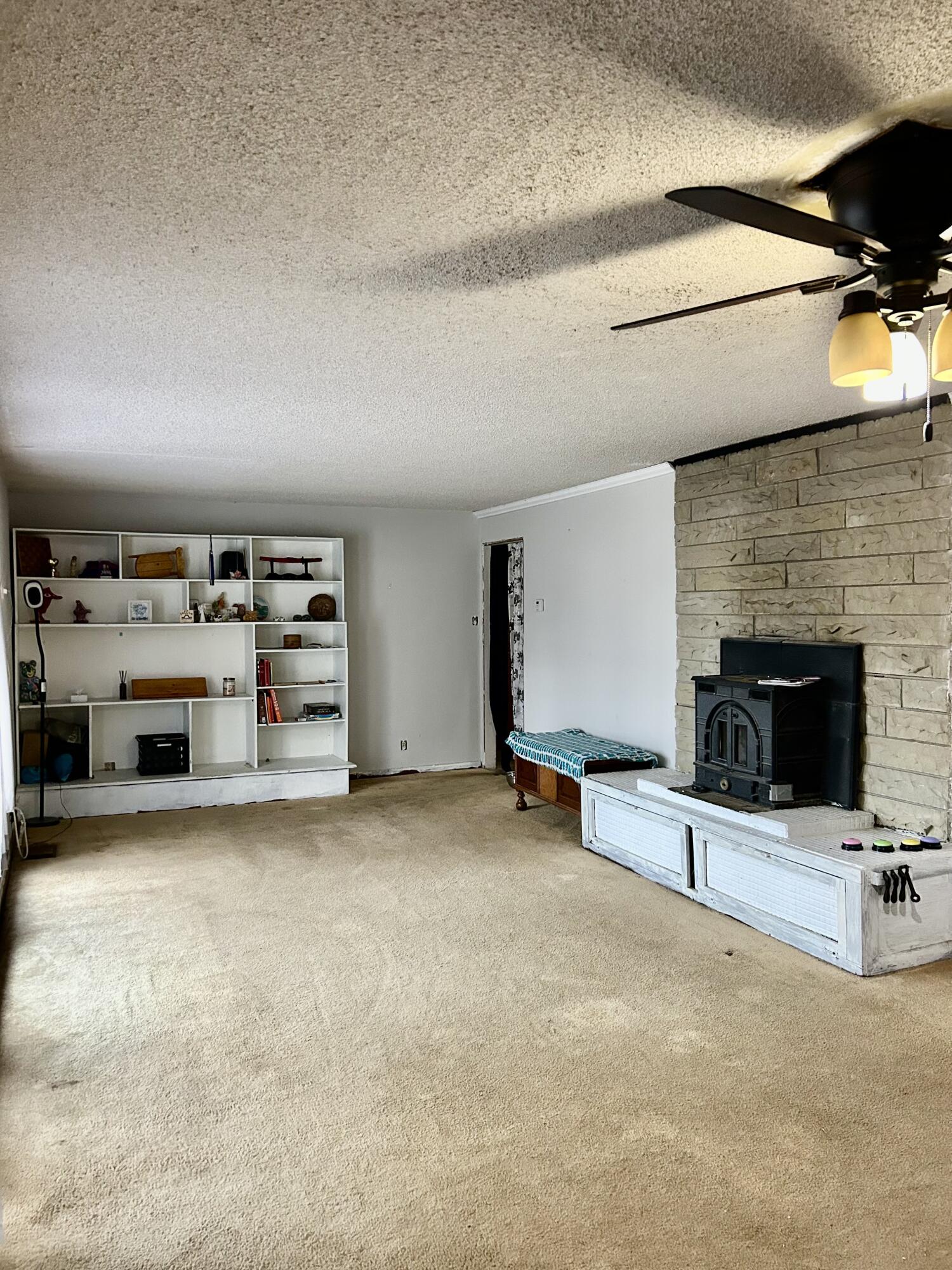 1580 Sunview Street Muskegon, MI 49445 - Photo 4 of 18 IMG_2838