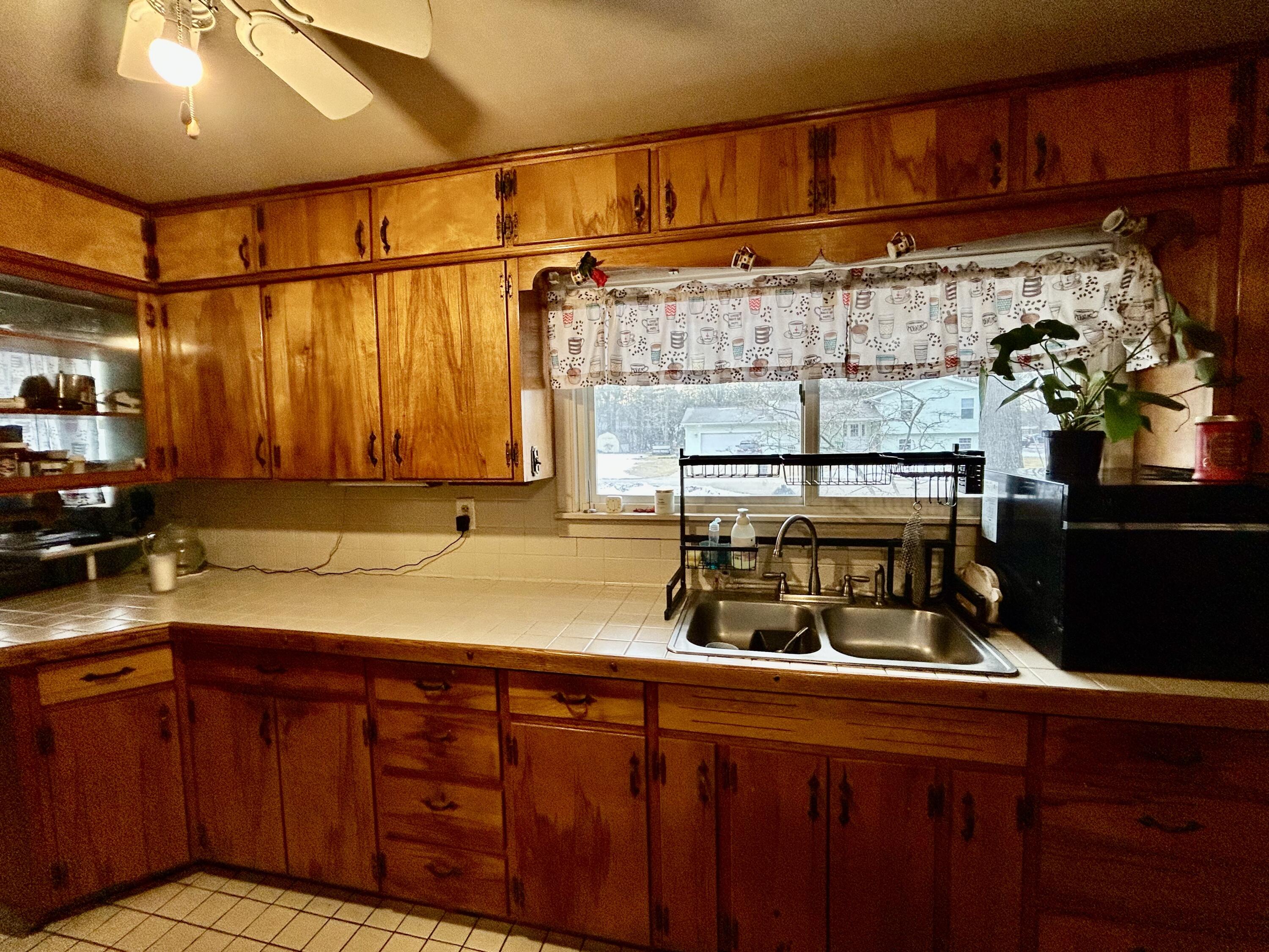 1580 Sunview Street Muskegon, MI 49445 - Photo 7 of 18 IMG_2864