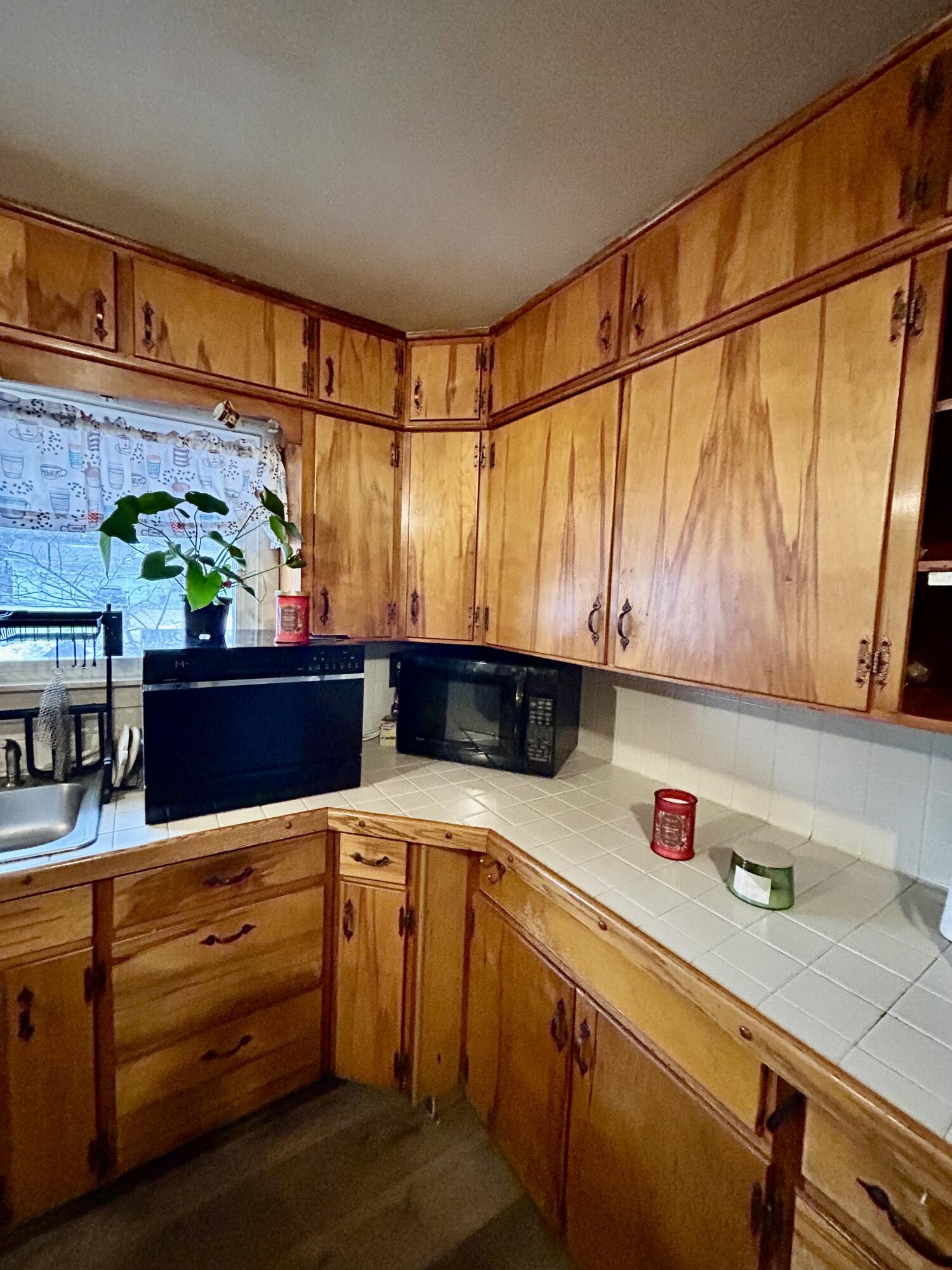 1580 Sunview Street Muskegon, MI 49445 - Photo 8 of 18 IMG_2865