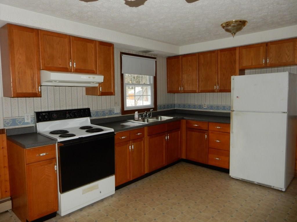 23 Barbara Street Springvale, ME 04083 - Photo 2 of 18 Photo
