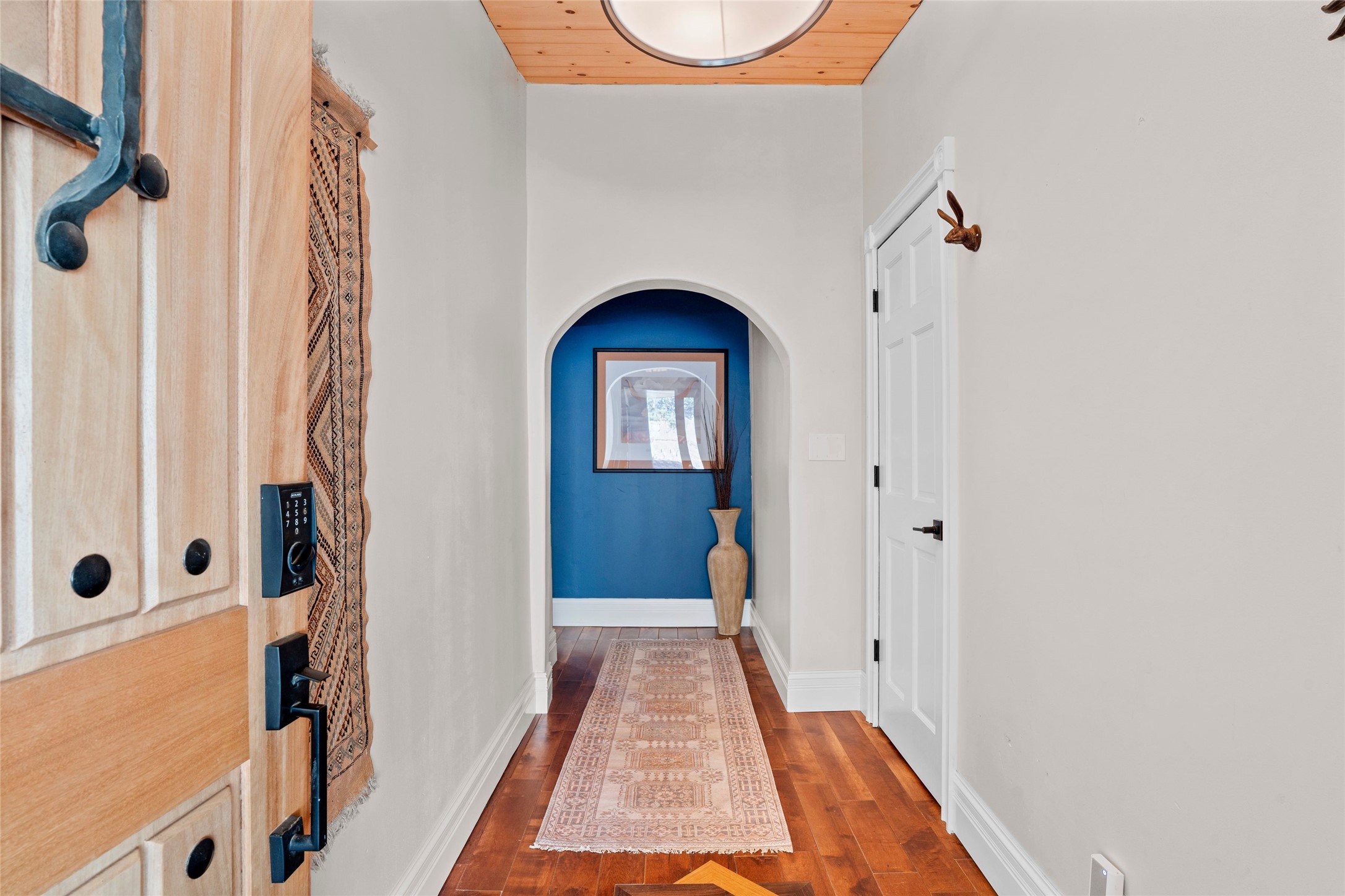1661 Cerro Gordo Road, Unit E Santa Fe, NM 87501 - Photo 6 of 50 Front Hall Entrance