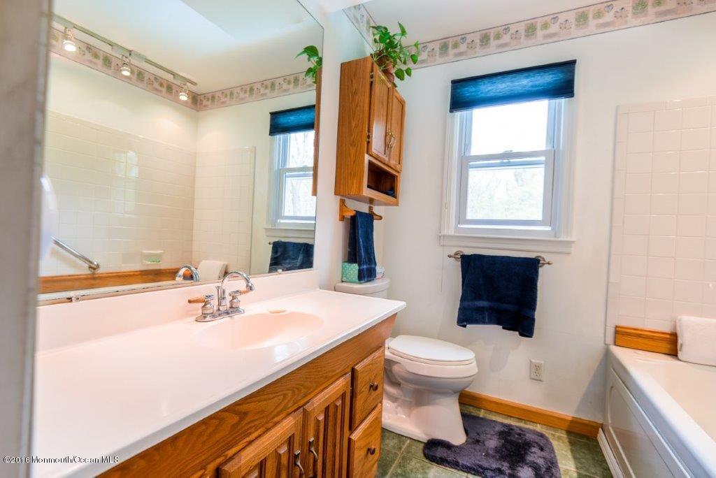 16 Pepperridge Road Howell, NJ 07731 - Photo 17 of 21 Guest Bathroom