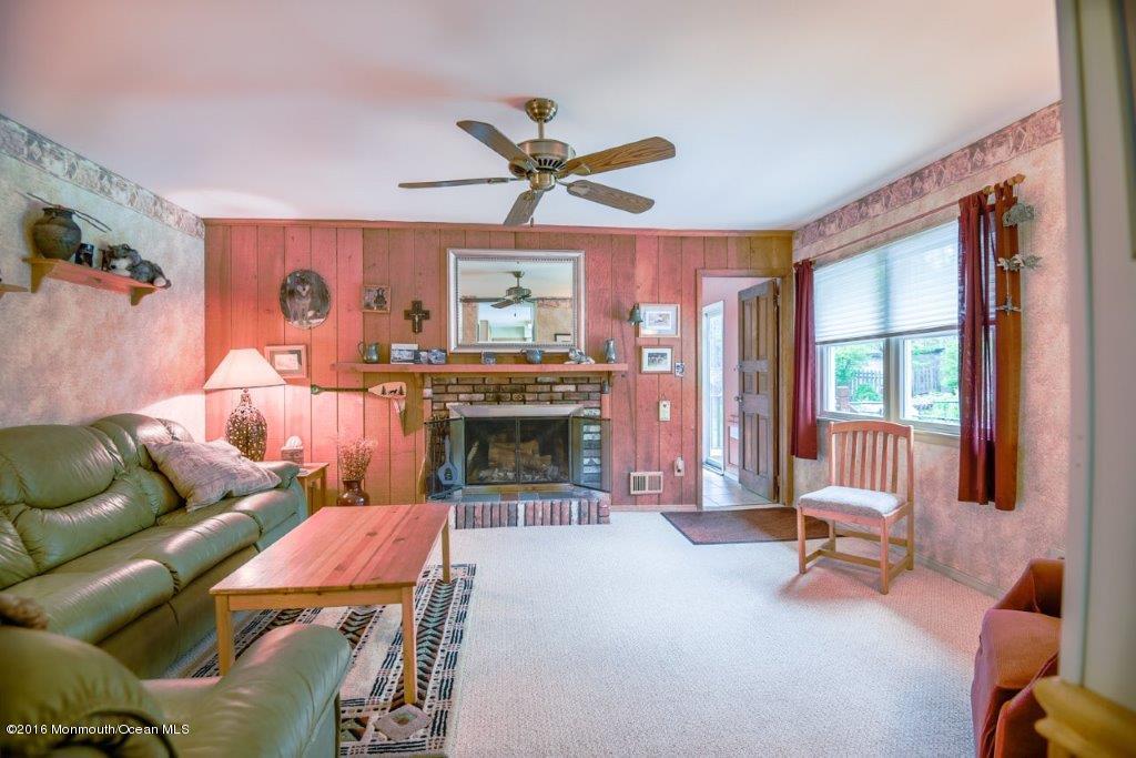 16 Pepperridge Road Howell, NJ 07731 - Photo 7 of 21 Cozy Family Room