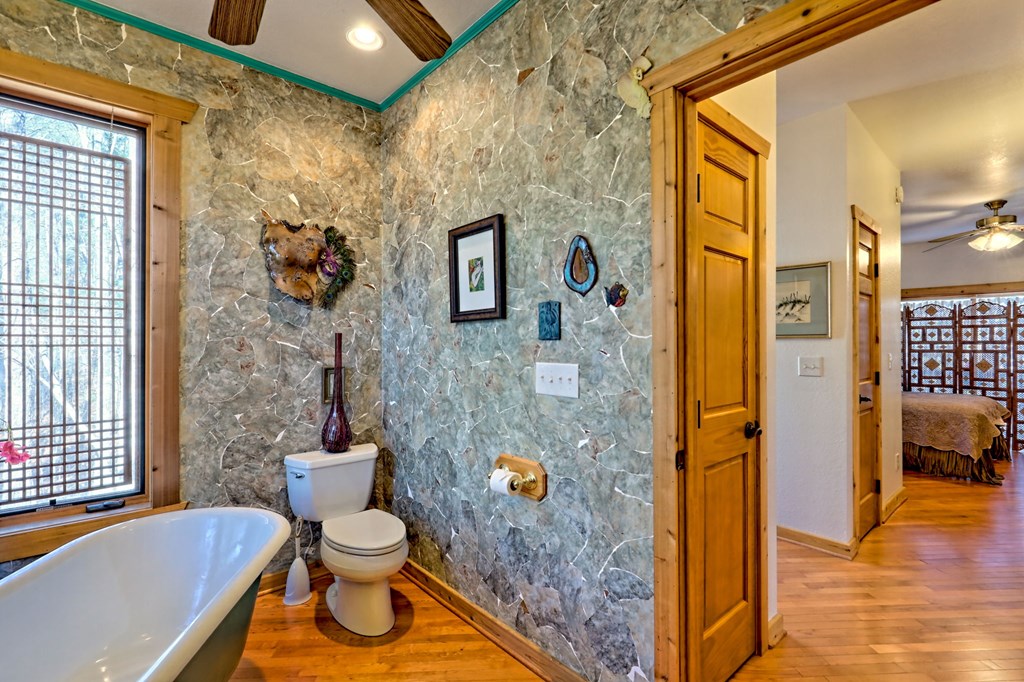 601 Sierra Circle Murphy, NC 28906 - Photo 19 of 87 a bathroom with a toilet and shower
