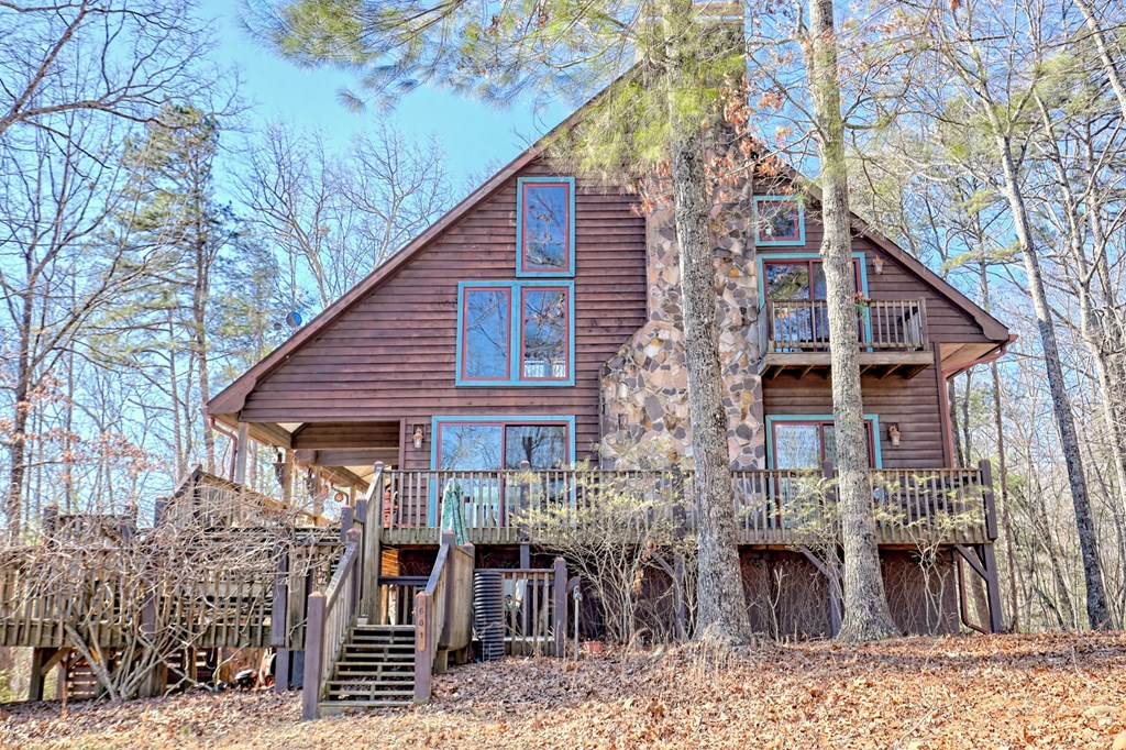 601 Sierra Circle Murphy, NC 28906 - Photo 61 of 87 a view of a house with a patio