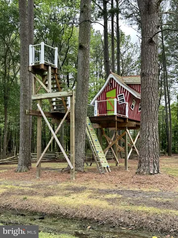 a view of livingroom with washer and dryer