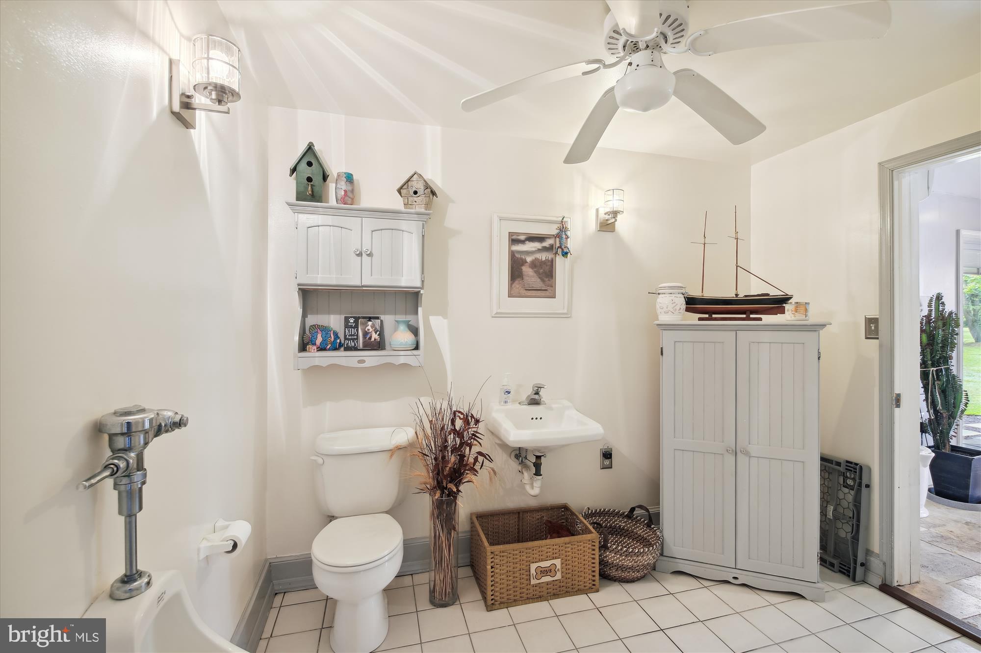 26463 Asbury Avenue Crisfield, MD 21817 - Photo 49 of 94 a bathroom with a toilet sink and shower