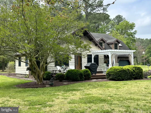 a view of a house with swimming pool and a yard