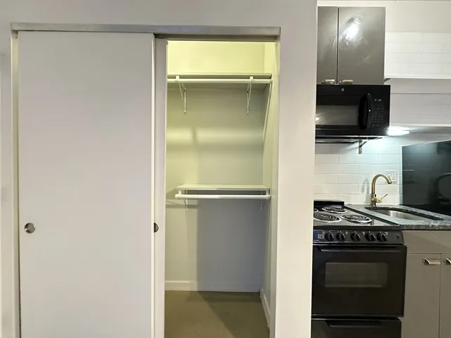 $1,125 | 1136 West Wilson Avenue, Unit 218, Chicago, IL 60640