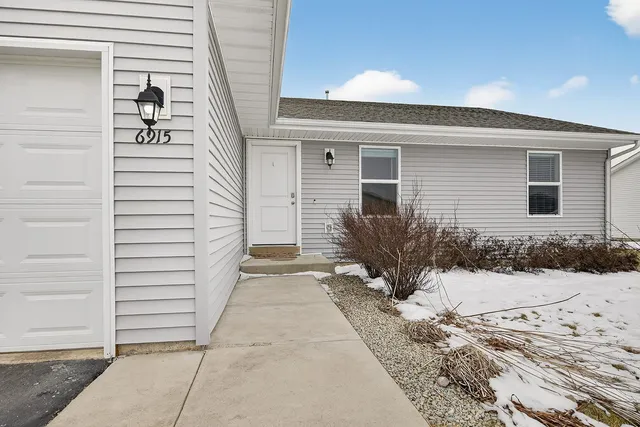 $299,999 | 6915 Winterberry Road, Loves Park, IL 61111